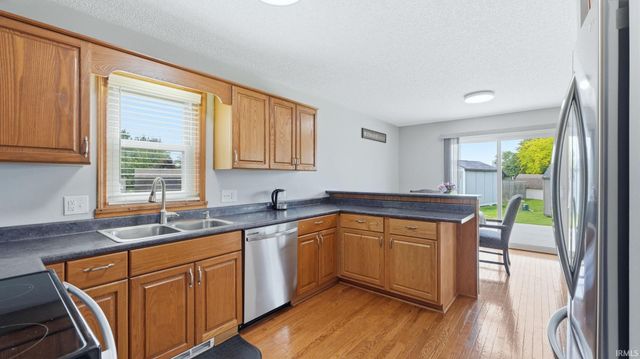 5021 Clovedale Drive, Woodburn, IN 46797
