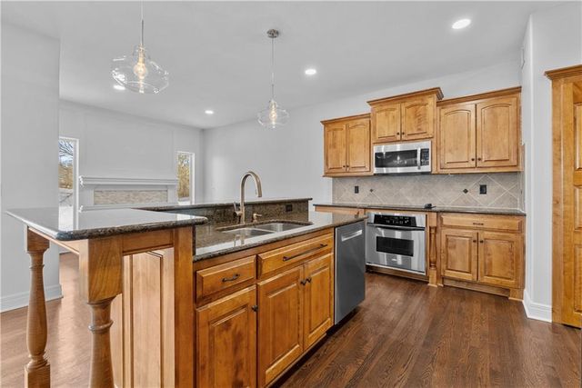 1409 SE Woodbine Drive, Blue Springs, MO 64014