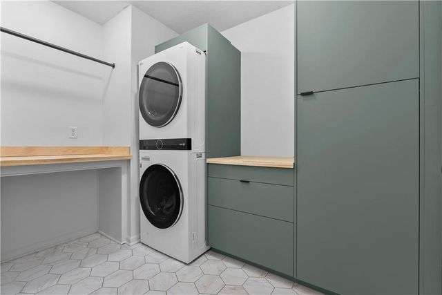 1409 SE Woodbine Drive, Blue Springs, MO 64014