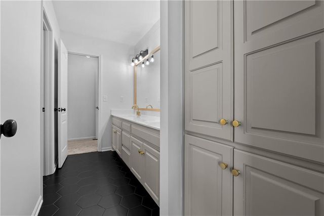 1409 SE Woodbine Drive, Blue Springs, MO 64014