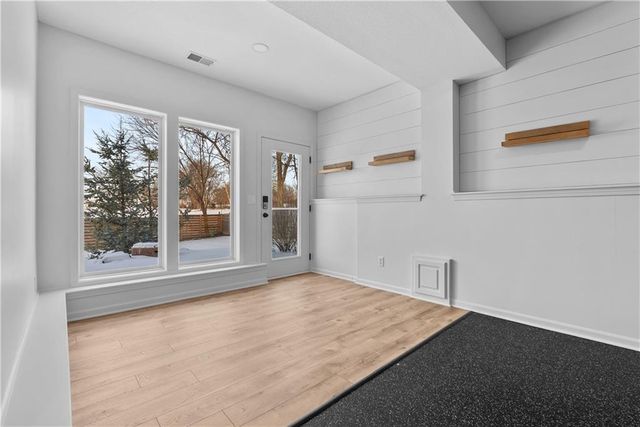 1409 SE Woodbine Drive, Blue Springs, MO 64014