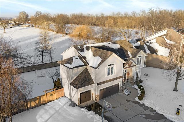 1409 SE Woodbine Drive, Blue Springs, MO 64014