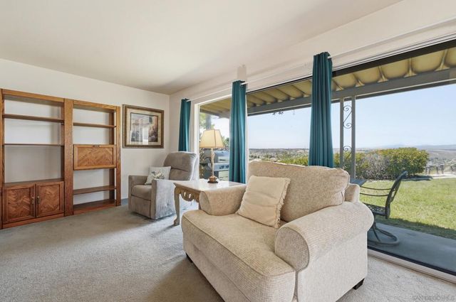 3902 N Vista Campana 9, Oceanside, CA 92057