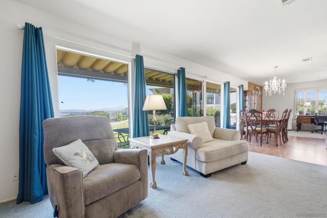3902 N Vista Campana 9, Oceanside, CA 92057