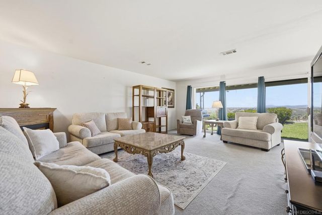 3902 N Vista Campana 9, Oceanside, CA 92057