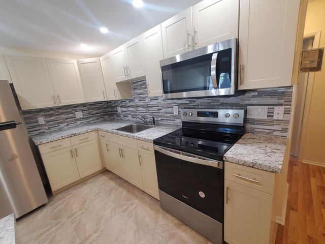5203 NE 24th Terrace B206, Fort Lauderdale, FL 33308