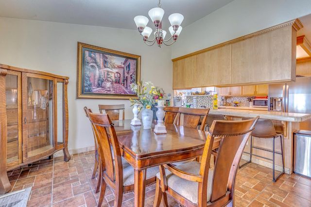 828 Olivewood Dr, Los Banos, CA 93635