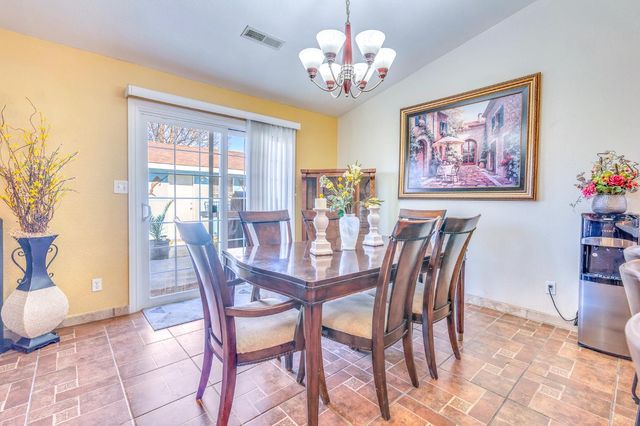 828 Olivewood Dr, Los Banos, CA 93635