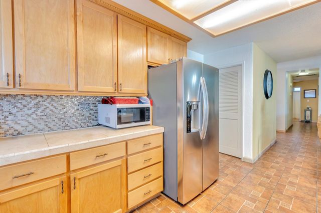 828 Olivewood Dr, Los Banos, CA 93635