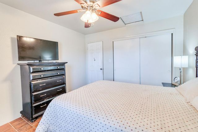 828 Olivewood Dr, Los Banos, CA 93635