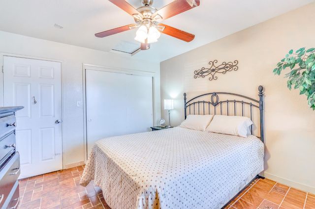 828 Olivewood Dr, Los Banos, CA 93635