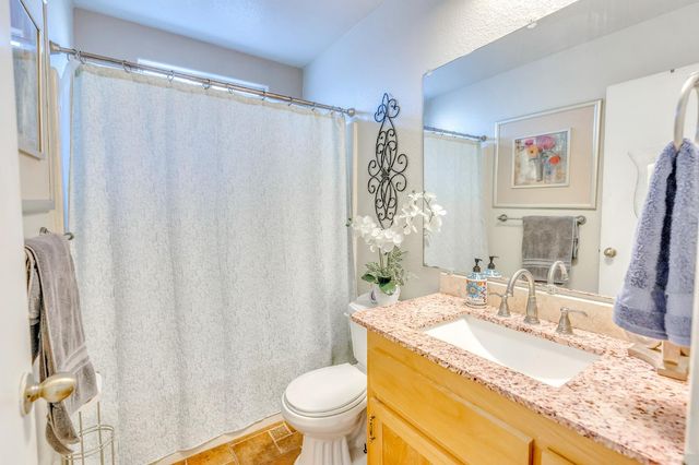 828 Olivewood Dr, Los Banos, CA 93635