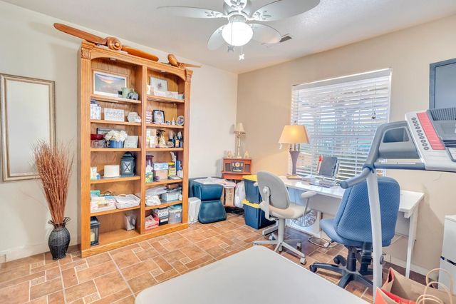 828 Olivewood Dr, Los Banos, CA 93635