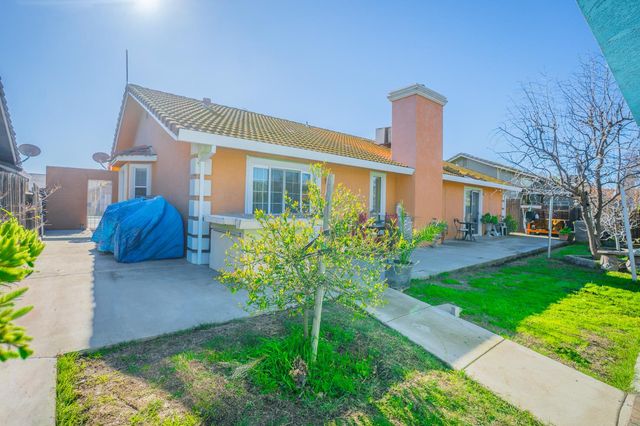 828 Olivewood Dr, Los Banos, CA 93635