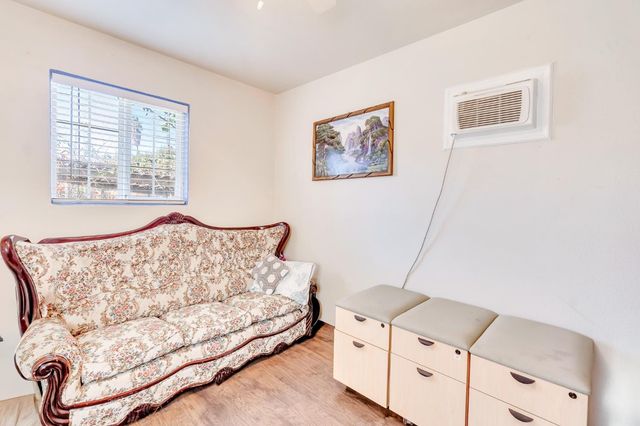 828 Olivewood Dr, Los Banos, CA 93635