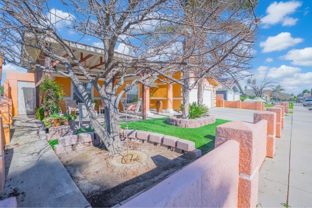 828 Olivewood Dr, Los Banos, CA 93635