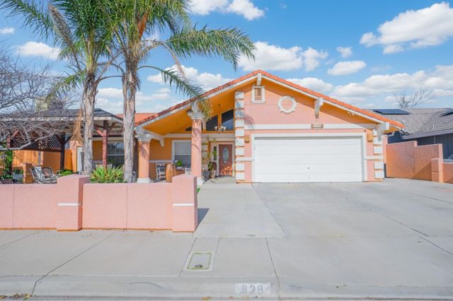 828 Olivewood Dr, Los Banos, CA 93635