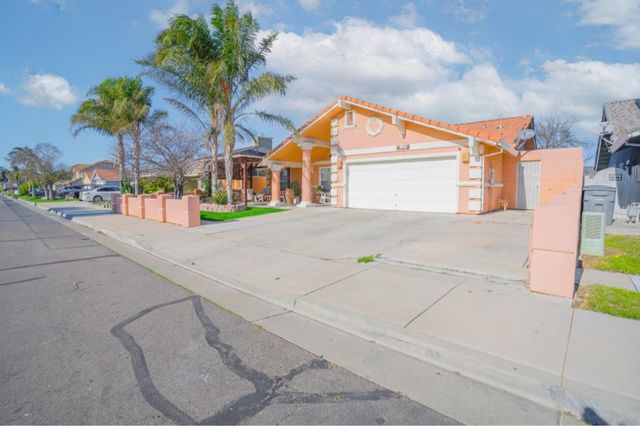 828 Olivewood Dr, Los Banos, CA 93635