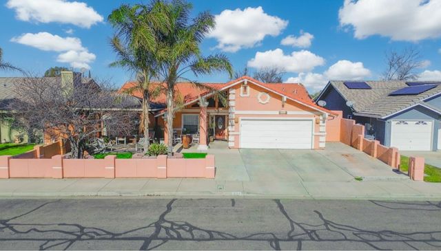 828 Olivewood Dr, Los Banos, CA 93635