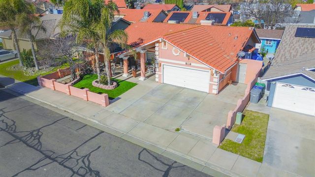 828 Olivewood Dr, Los Banos, CA 93635