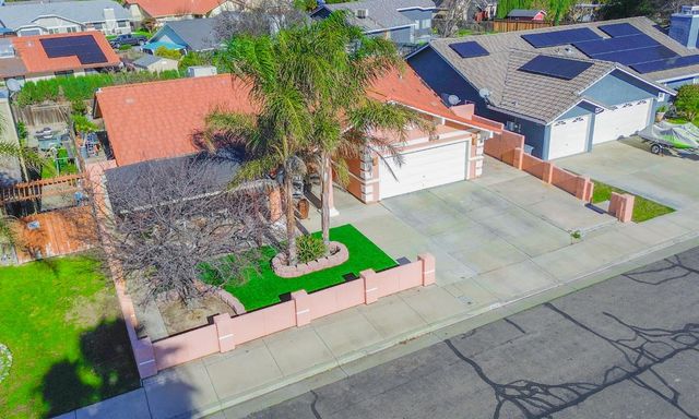 828 Olivewood Dr, Los Banos, CA 93635