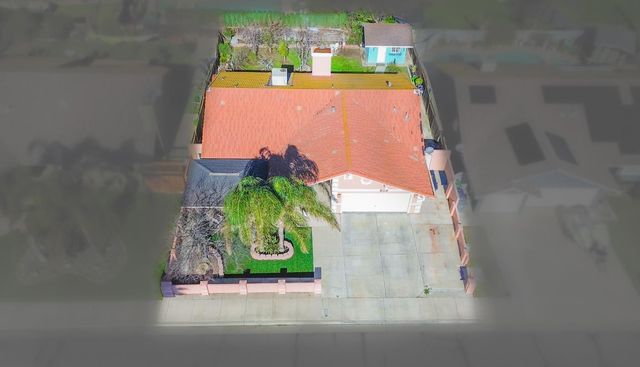 828 Olivewood Dr, Los Banos, CA 93635