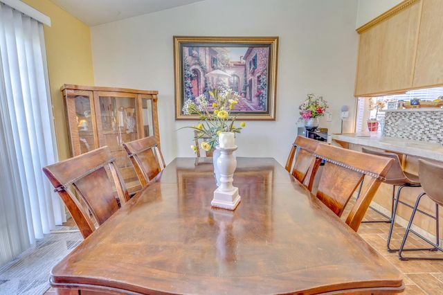 828 Olivewood Dr, Los Banos, CA 93635