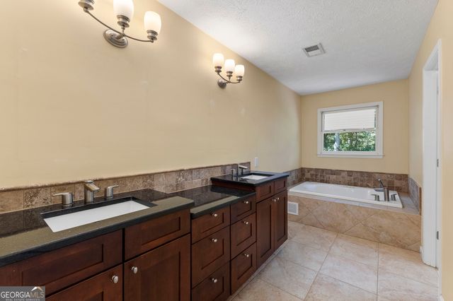 2077 Signal Ridge Chase NW, Kennesaw, GA 30152