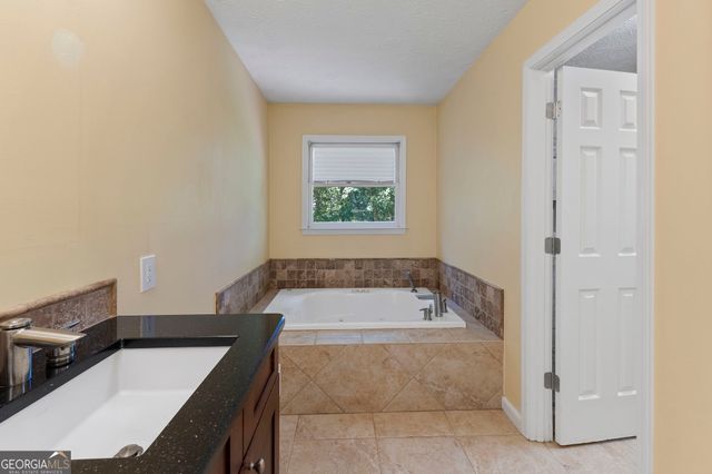 2077 Signal Ridge Chase NW, Kennesaw, GA 30152