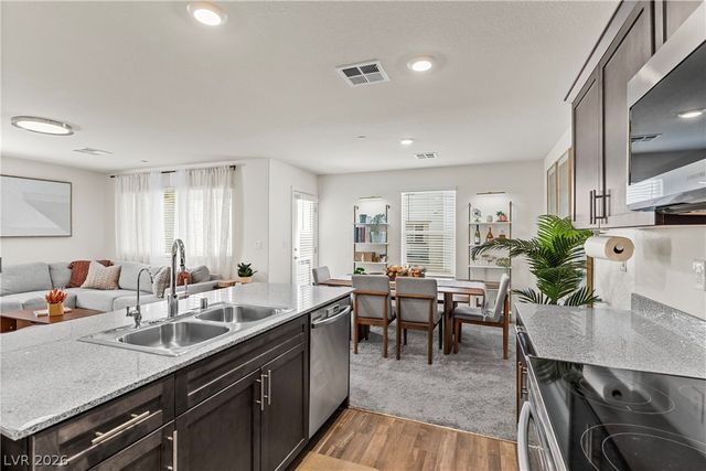 6936 Skyline Blue Street, North Las Vegas, NV 89086