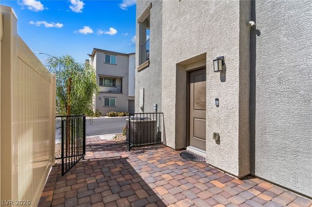 6936 Skyline Blue Street, North Las Vegas, NV 89086