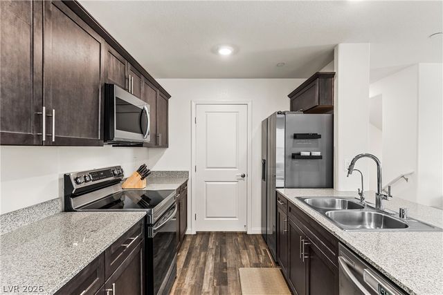 6936 Skyline Blue Street, North Las Vegas, NV 89086