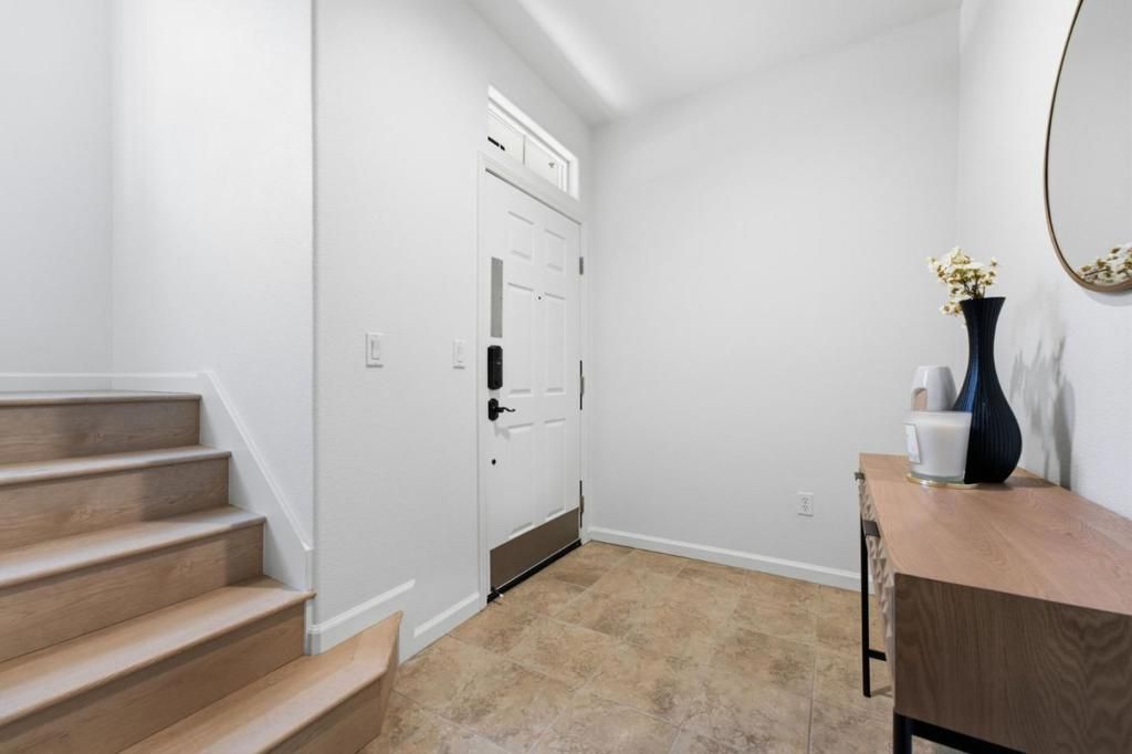 Image 6 of property listing at 359 Bautista Place, San Jose, CA 95126
