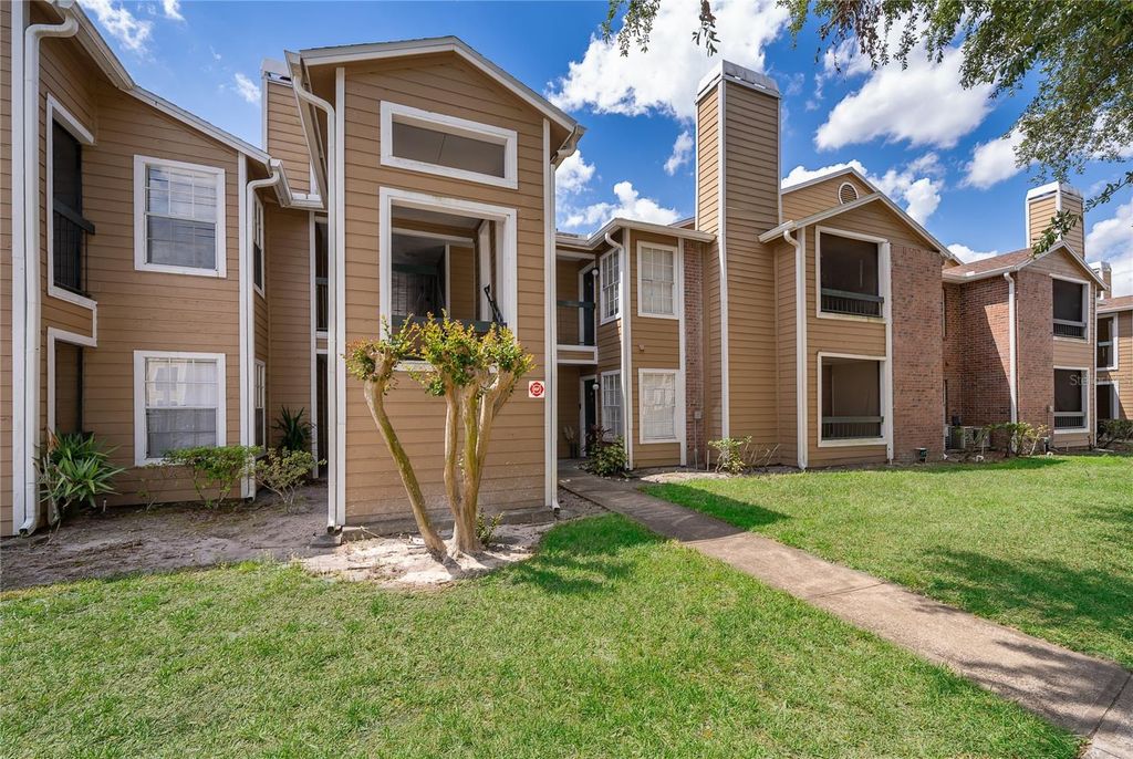 Image 2 of property listing at 4367 THORNBRIAR LANE 206, Orlando, FL 32822