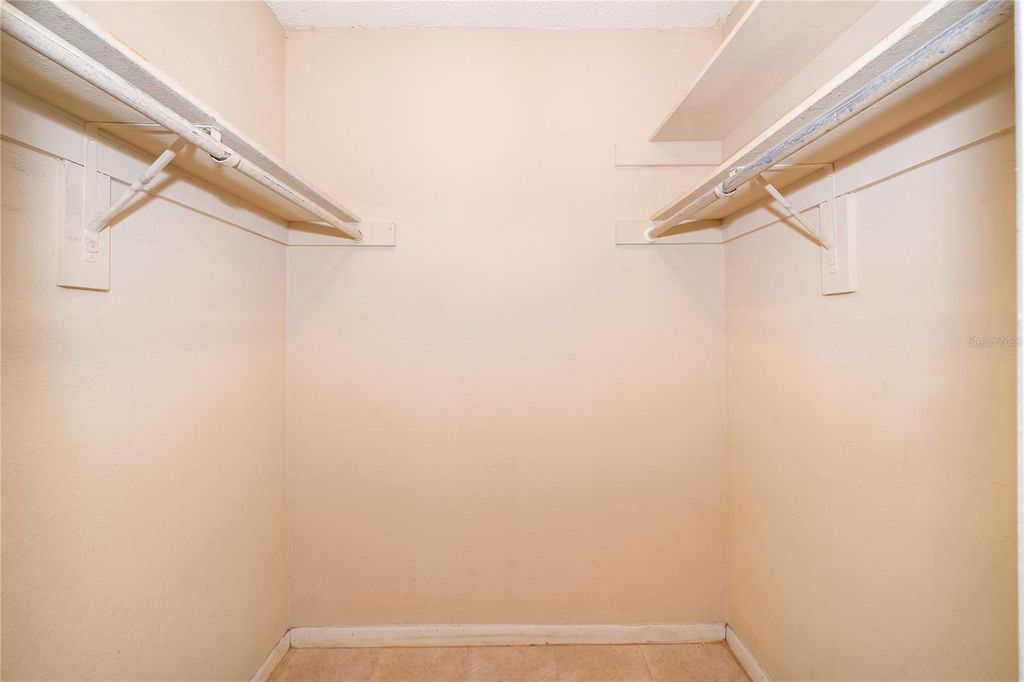 Image 16 of property listing at 4367 THORNBRIAR LANE 206, Orlando, FL 32822