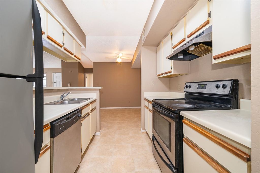 Image 17 of property listing at 4367 THORNBRIAR LANE 206, Orlando, FL 32822