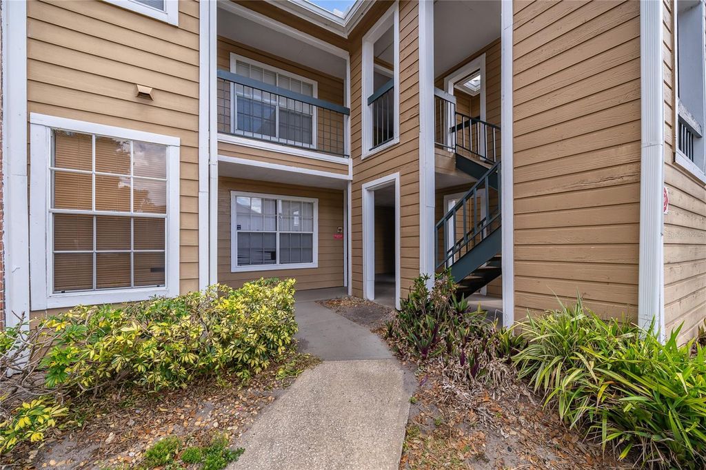 Image 3 of property listing at 4367 THORNBRIAR LANE 206, Orlando, FL 32822