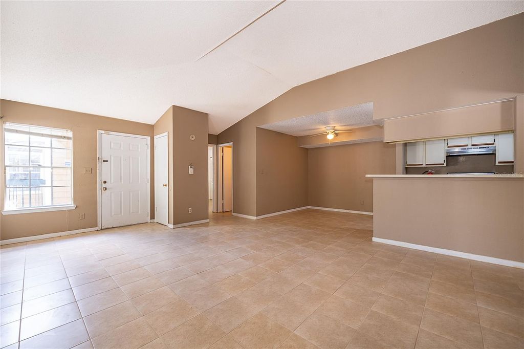 Image 5 of property listing at 4367 THORNBRIAR LANE 206, Orlando, FL 32822