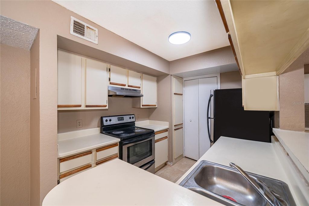 Image 6 of property listing at 4367 THORNBRIAR LANE 206, Orlando, FL 32822