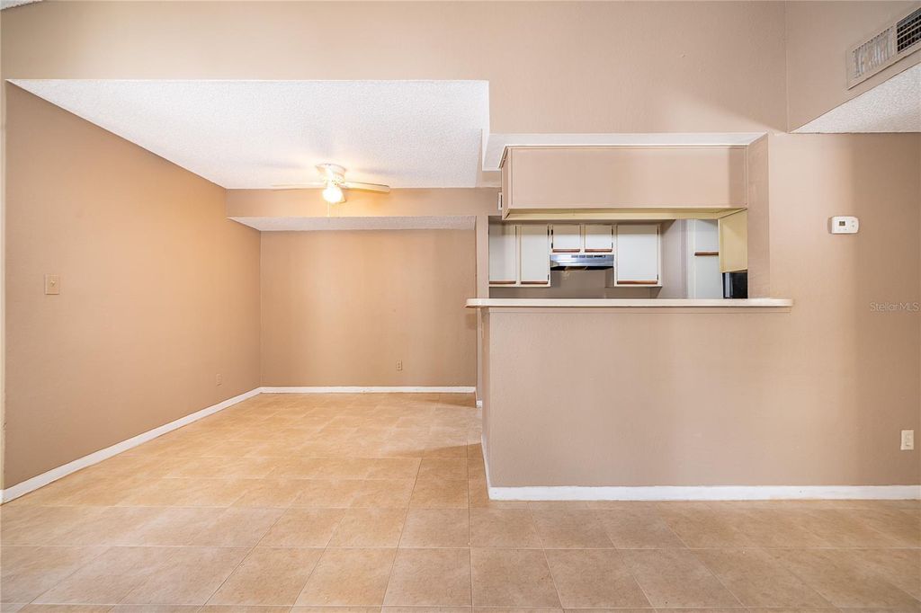 Image 8 of property listing at 4367 THORNBRIAR LANE 206, Orlando, FL 32822