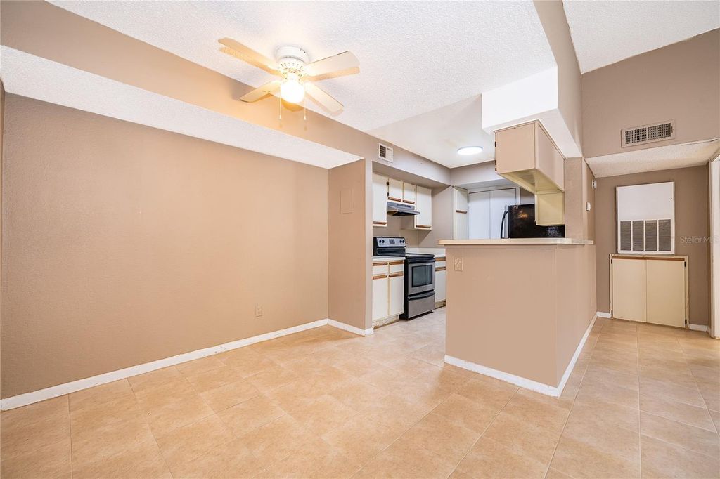Image 10 of property listing at 4367 THORNBRIAR LANE 206, Orlando, FL 32822