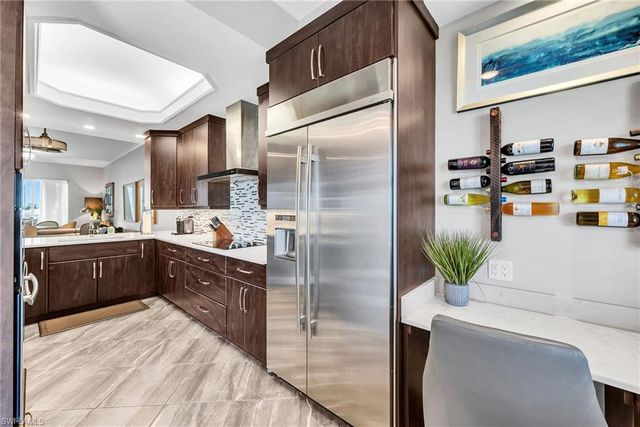 9380 Gulf Shore DR 402, Naples, FL 34108