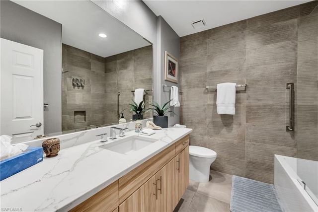 9380 Gulf Shore DR 402, Naples, FL 34108