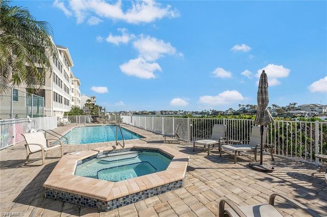 9380 Gulf Shore DR 402, Naples, FL 34108