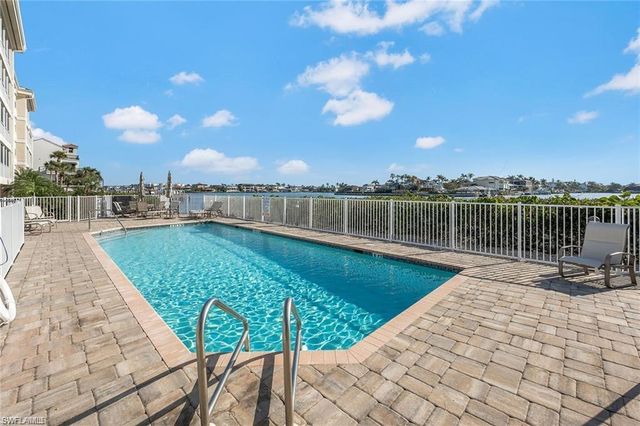 9380 Gulf Shore DR 402, Naples, FL 34108