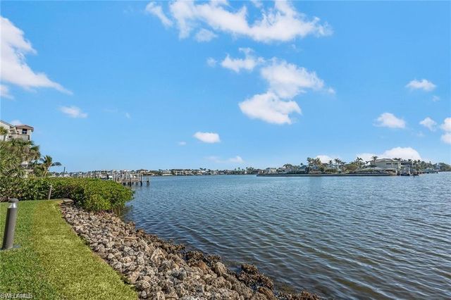 9380 Gulf Shore DR 402, Naples, FL 34108