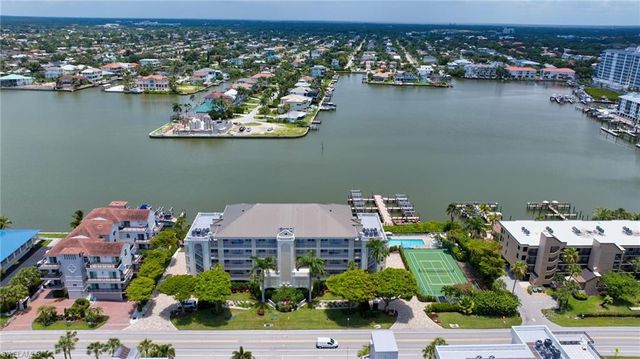 9380 Gulf Shore DR 402, Naples, FL 34108
