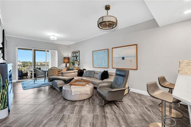 9380 Gulf Shore DR 402, Naples, FL 34108