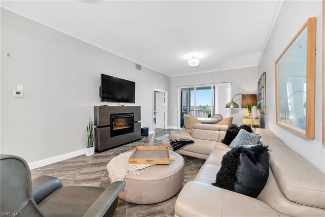 9380 Gulf Shore DR 402, Naples, FL 34108
