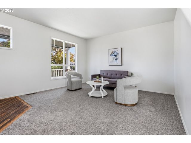 2523 CONCORD St, Woodburn, OR 97071